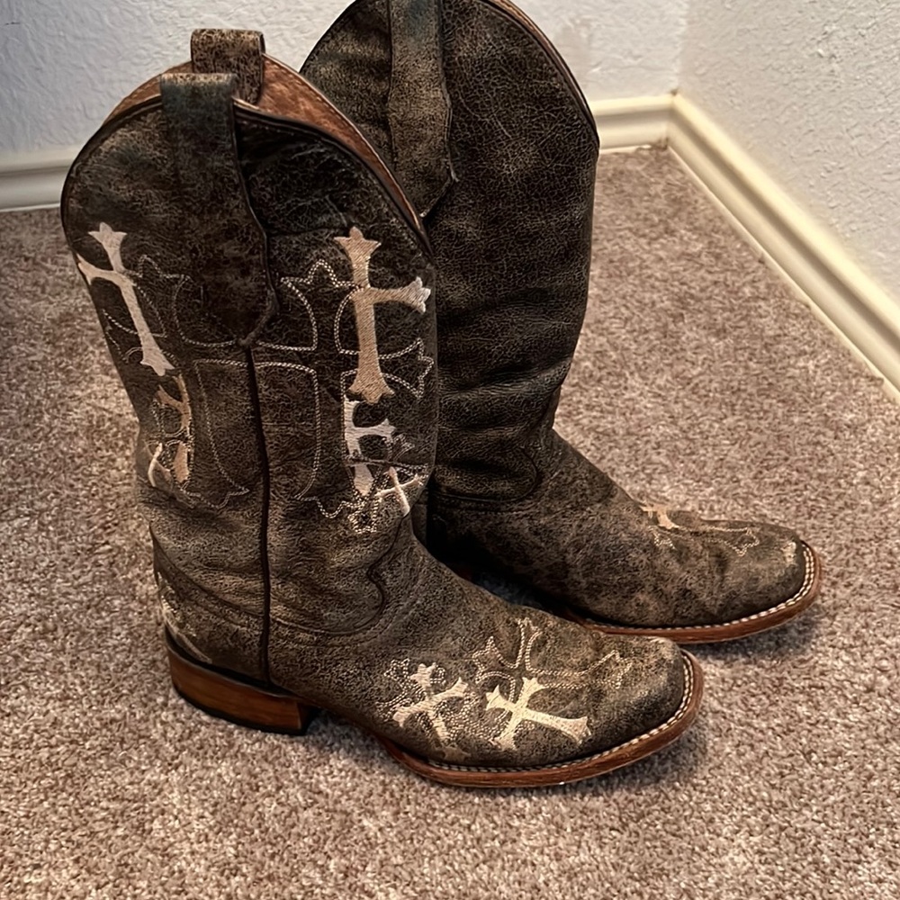Corral women’s boots. Worn less then 5 times. Size 8